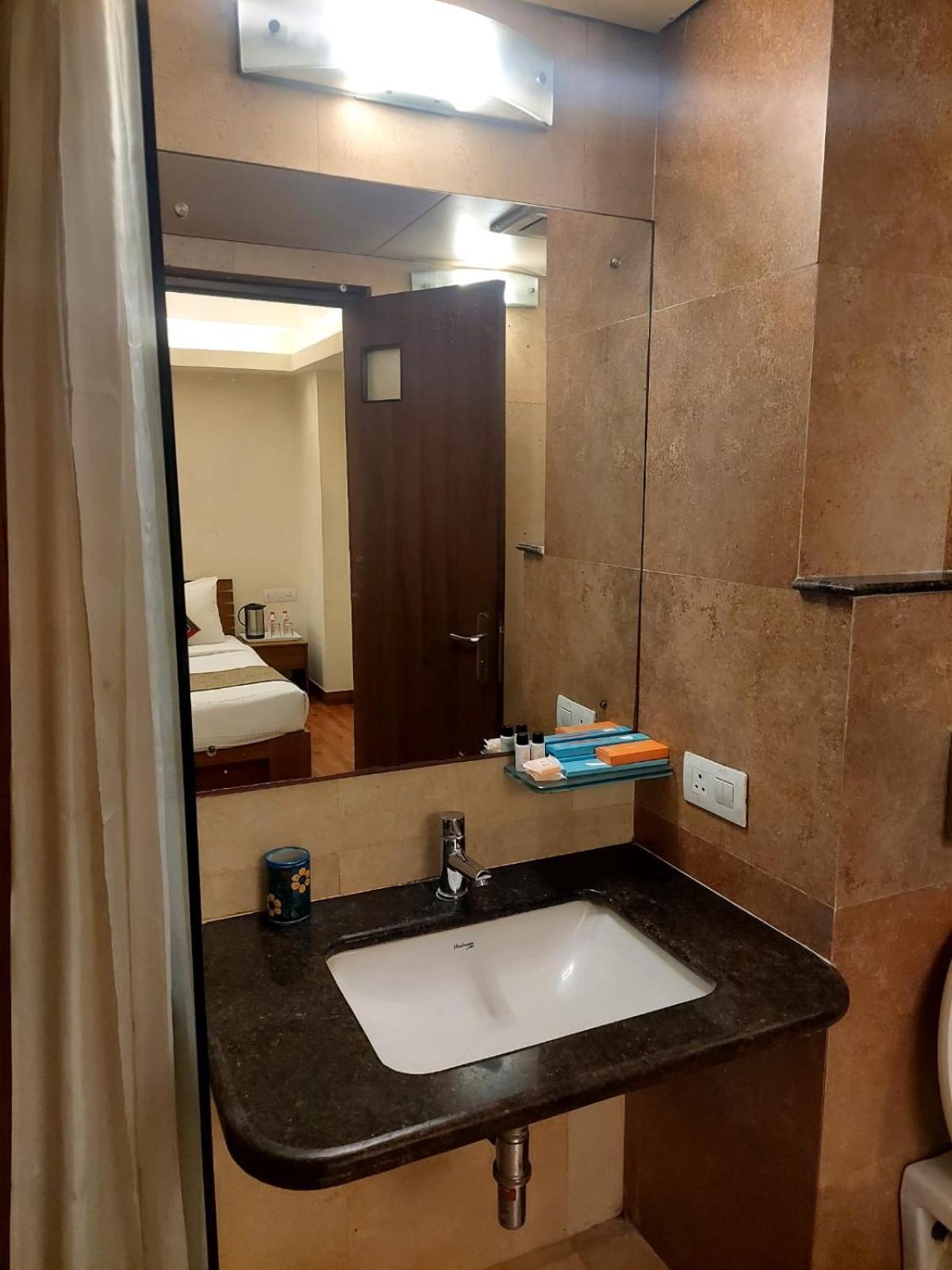 Whispering Palms Hotel 자이푸르 외부 사진