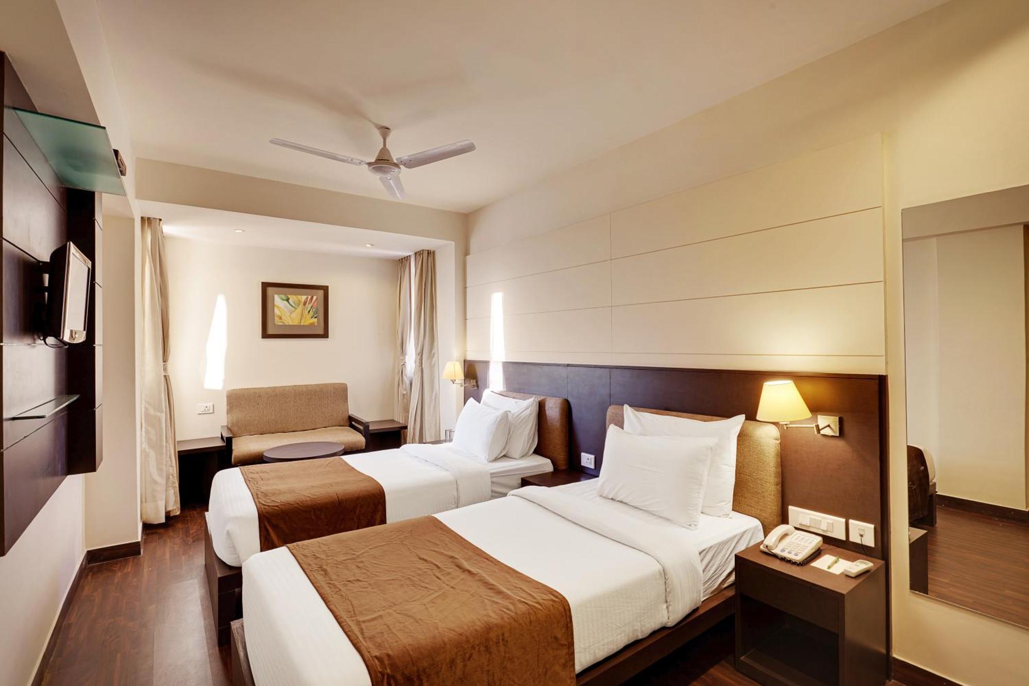 Whispering Palms Hotel 자이푸르 외부 사진