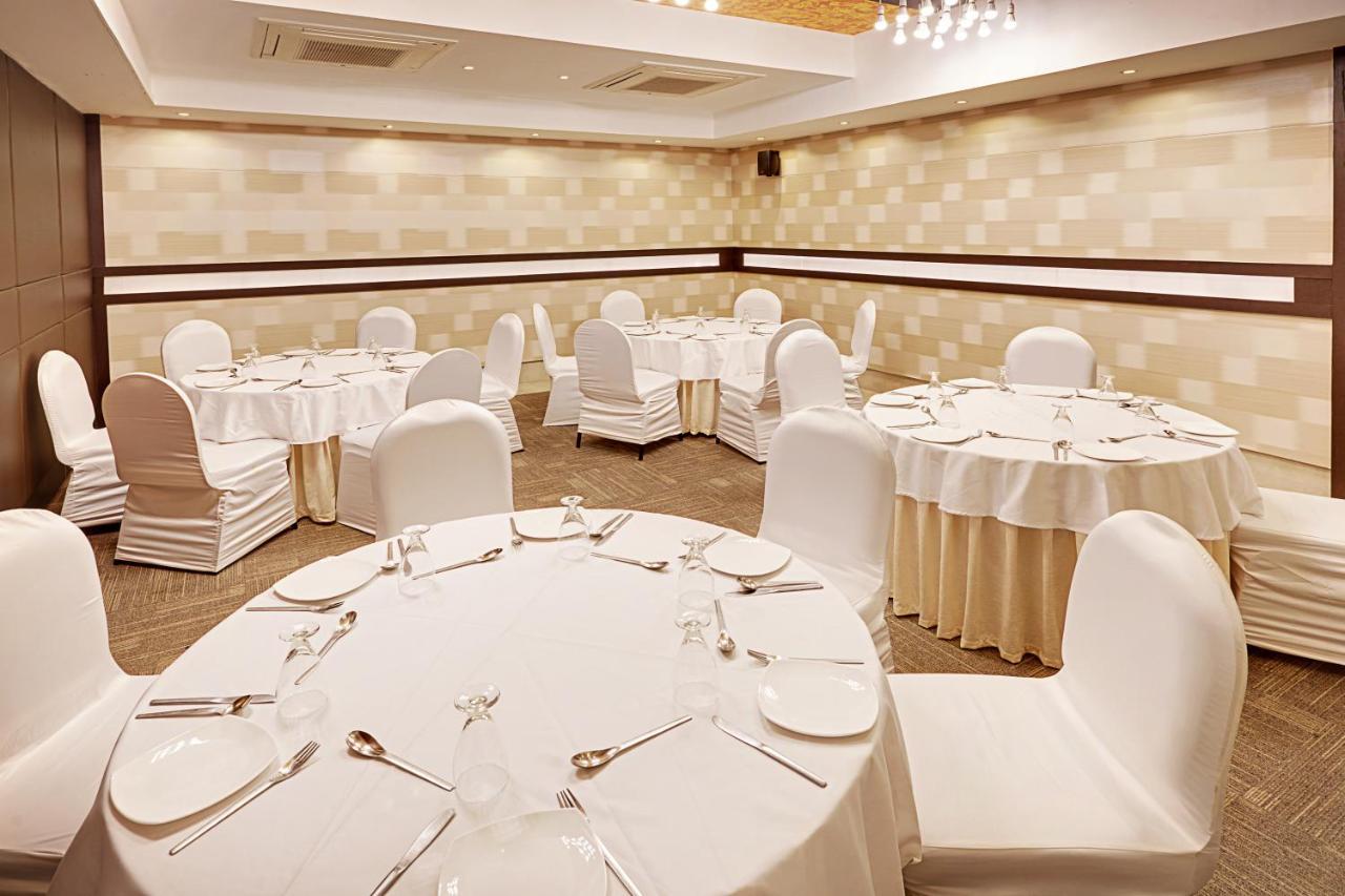 Whispering Palms Hotel 자이푸르 외부 사진
