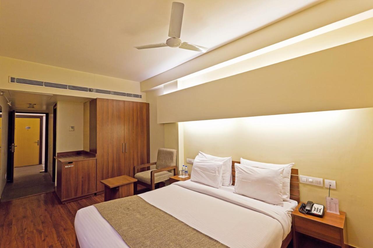 Whispering Palms Hotel 자이푸르 외부 사진