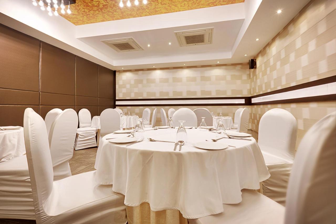Whispering Palms Hotel 자이푸르 외부 사진