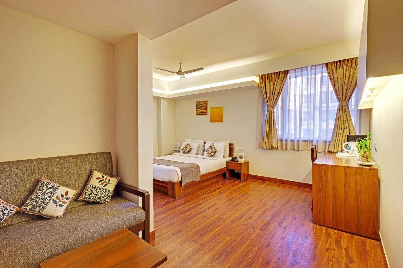 Whispering Palms Hotel 자이푸르 외부 사진