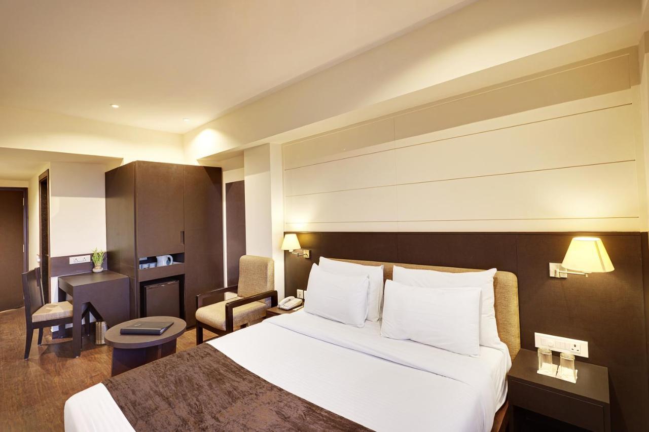 Whispering Palms Hotel 자이푸르 외부 사진